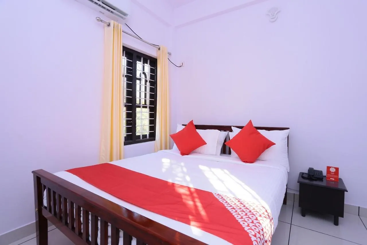 Oyo 26697 United Residency Hotel Kazhakuttam 3*,  India